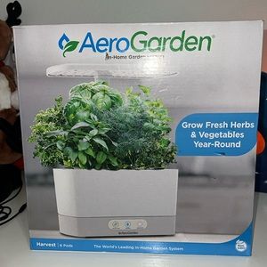 Aero garden In door garden system